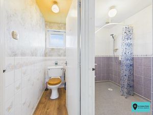 Bathroom/WC - click for photo gallery